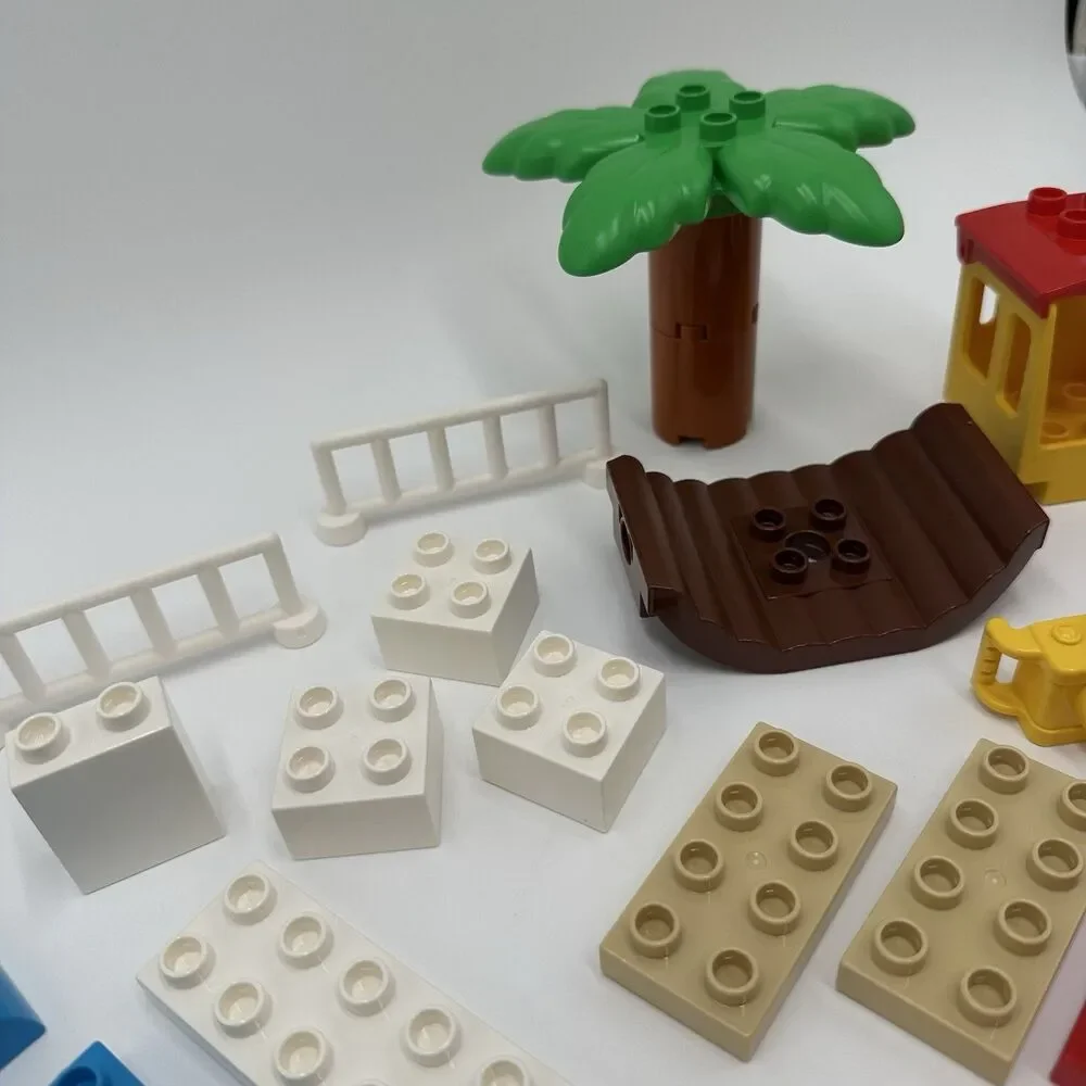 Lego Duplo Building Blocks Assorted Pieces Parts Replacement Figures Lot of 35